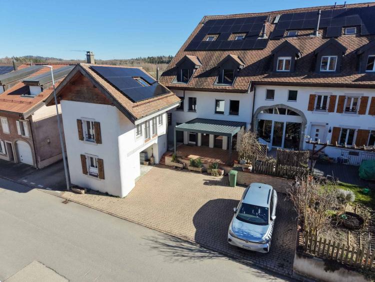 Renovated character house with independent studio and generous spaces