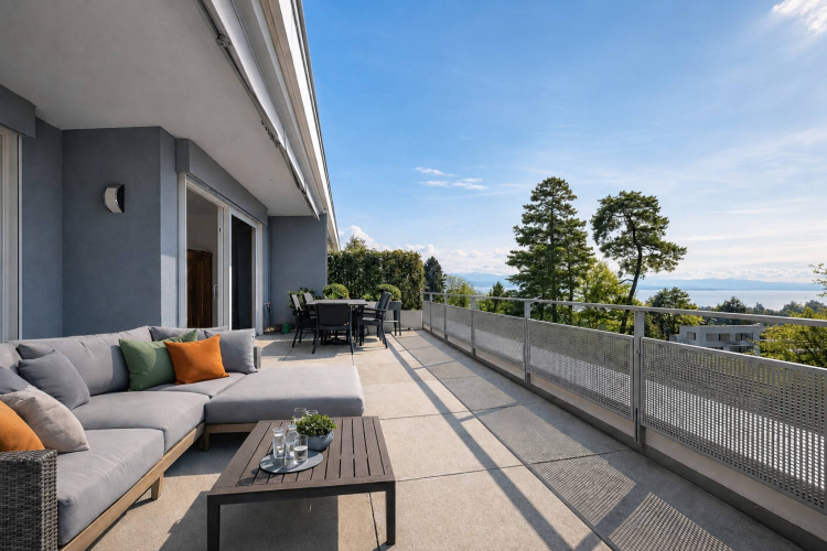 Elegantes, modernes Penthouse mit 6,5 Zimmern, nur einen Steinwurf vom Chailly-Viertel entfernt. 