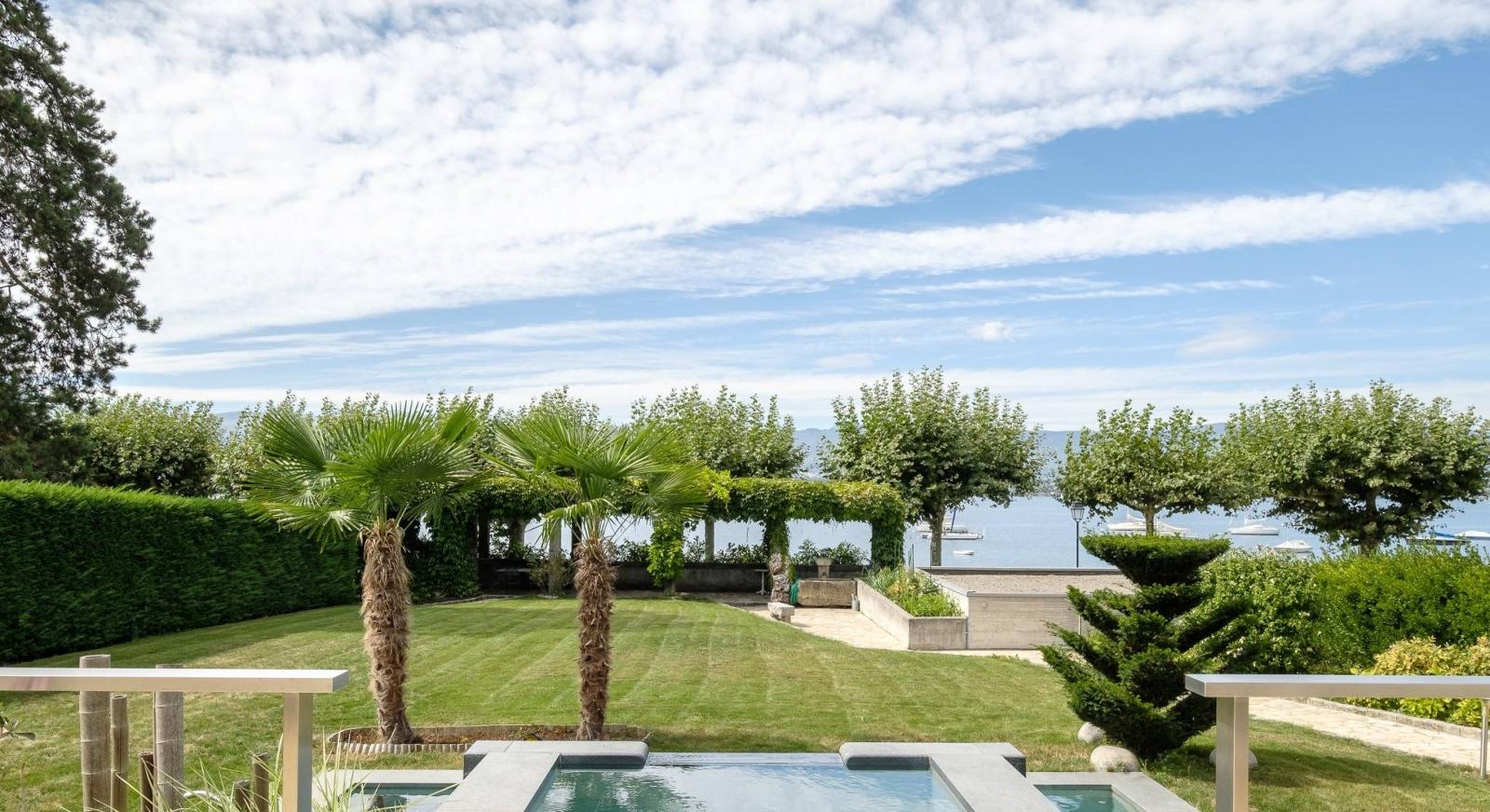 Freistehende Villa am See