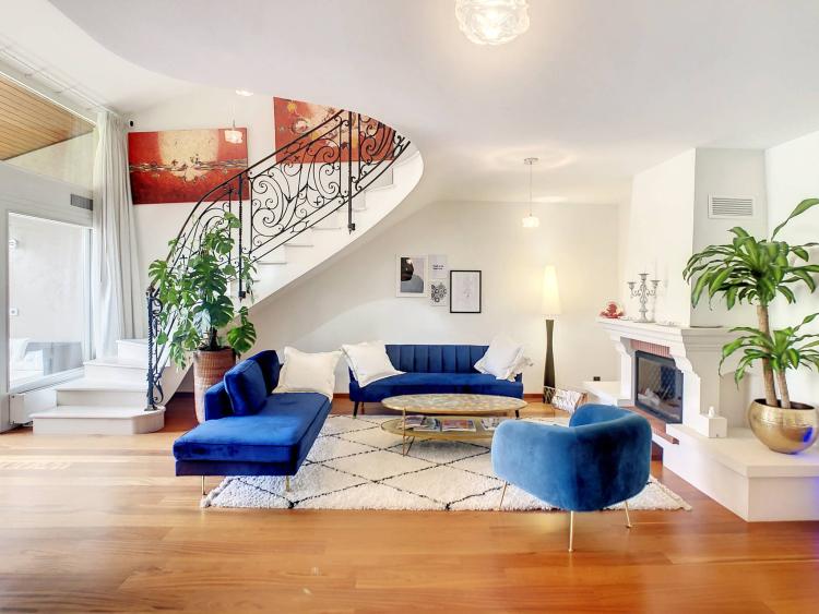 Schöne, komplett renovierte Penthouse-Maisonette