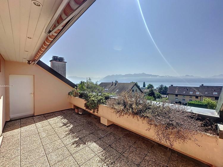 Penthouse von 205 m² in Pully-Sud mit atemberaubendem Blick auf den See.