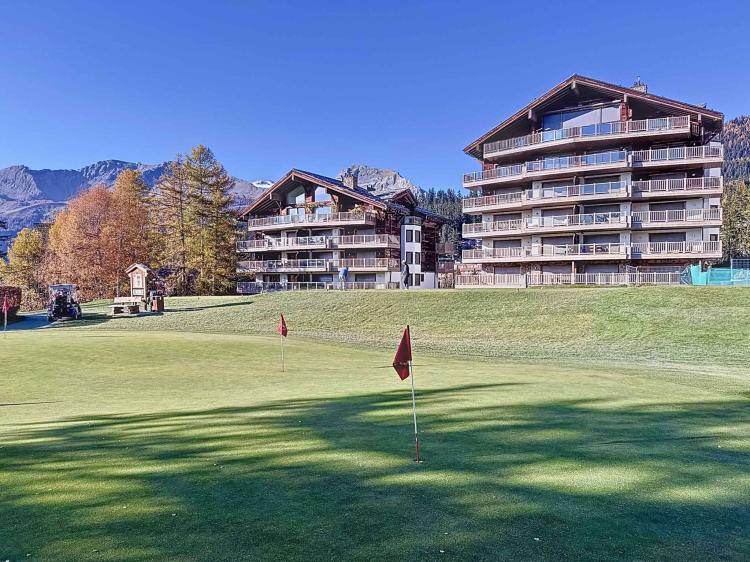 EXKLUSIV - Außergewöhnliche Wohnung am Golfplatz mit 180°-Blick + unabhängige Wohnung