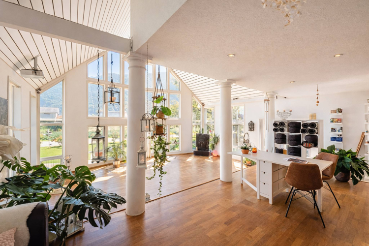 Kanadisches Haus im Herzen einer grünen Umgebung