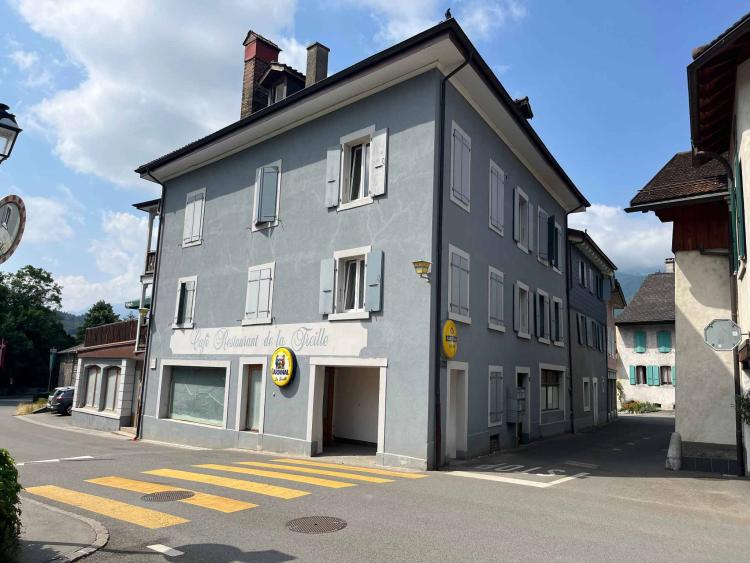 RENDITEIMMOBILIEN MIT GEWERBEFLÄCHEN UND WOHNUNGEN