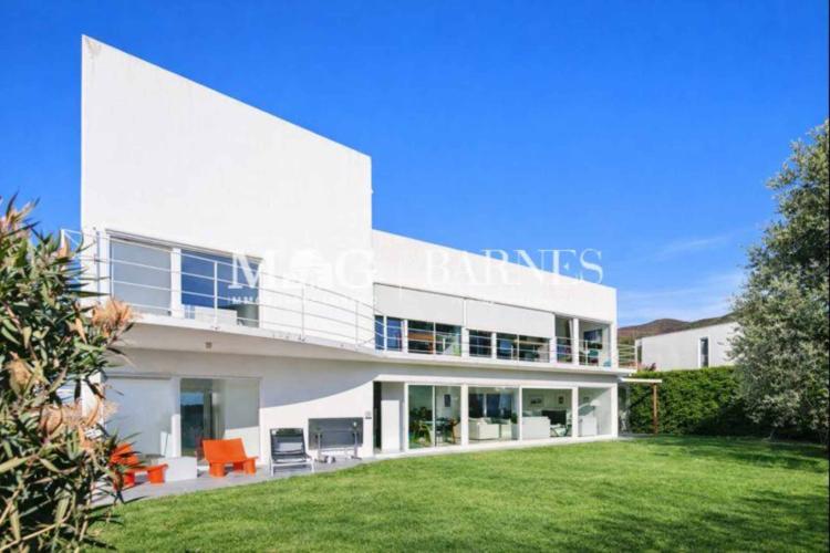 Modern Family Villa with Garden in Lugano