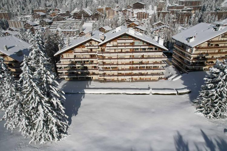 Penthouse-Wohnung mit 6,5 Zimmern und Blick auf den Golfplatz mit herrlicher Aussicht + Studio