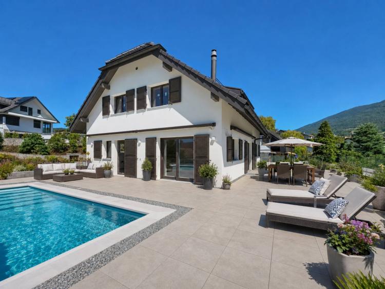 Brand new! Detached villa with swimming pool and magnificent lake view 