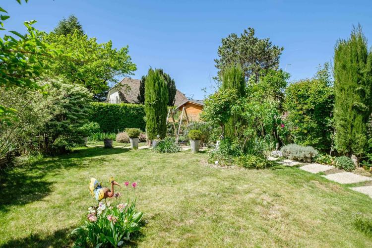 Exklusiv! Charmante Maisonette-Wohnung mit Terrassen und privatem Garten