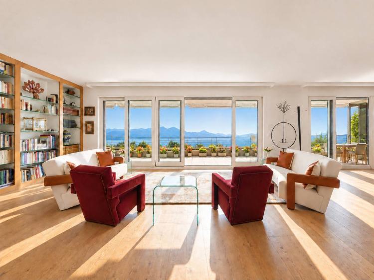 Renoviertes Penthouse mit 6,5 Zimmern | Stadtteil Pully-Montchoisi