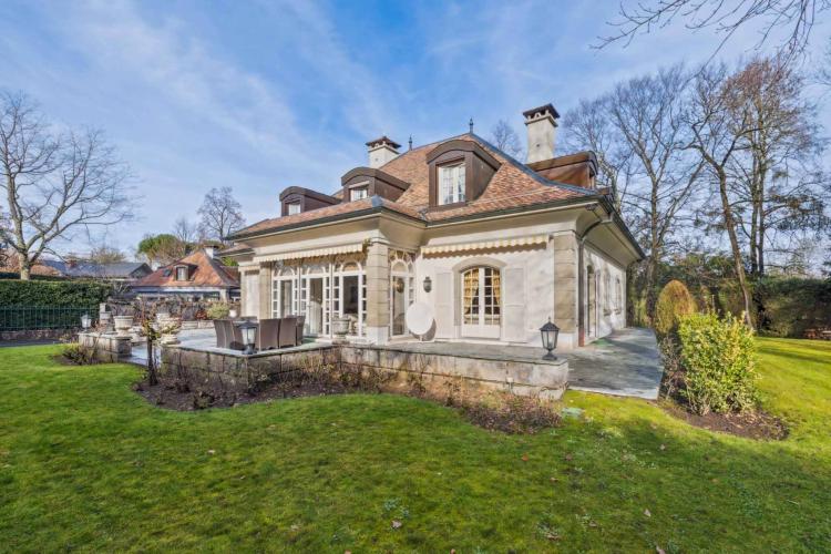 Prestigeträchtiges Anwesen in ruhiger Lage, nur wenige Schritte vom Stadtzentrum entfernt