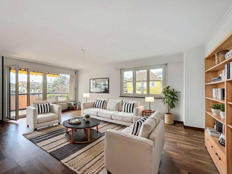 4,5-Zimmer-Apartment mit Balkon und freiem Ausblick