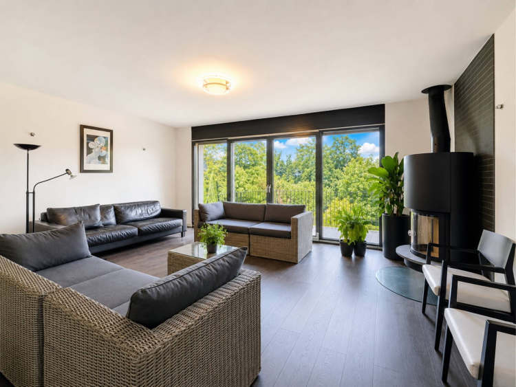 Villa mitoyenne contemporaine avec jardins et vue dégagée à Pully