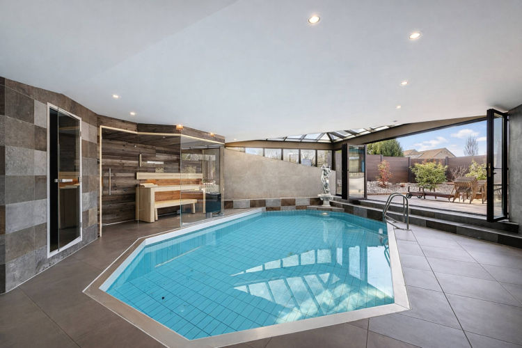 Elegante Familienvilla mit Innenpool, Sauna und Hamam
