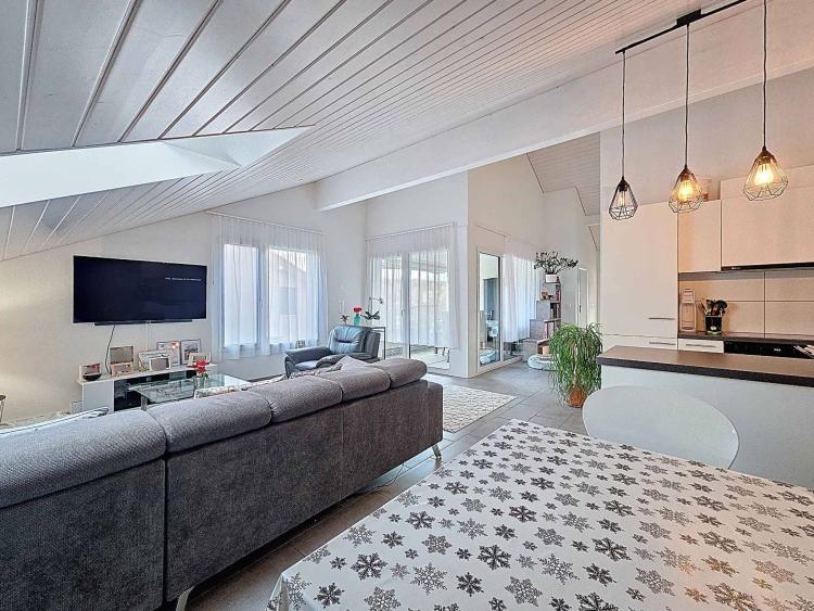 Modernes 3,5-Zimmer-Apartment mit Balkon/Loggia