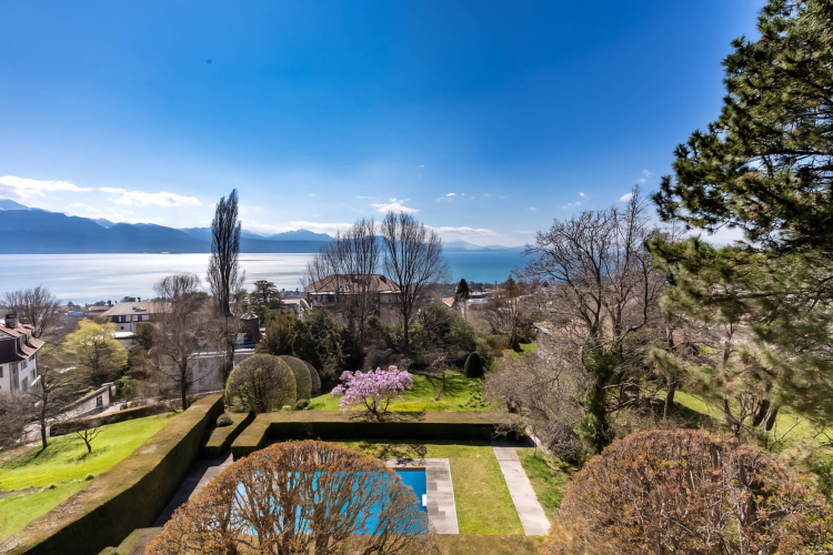 Historisches Anwesen mit atemberaubendem Blick auf die Stadt und den Genfersee