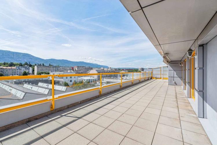 EXKLUSIV! Prachtvolles Penthouse-Loft mit 4 Zimmern und einer Terrasse von über 80 m²