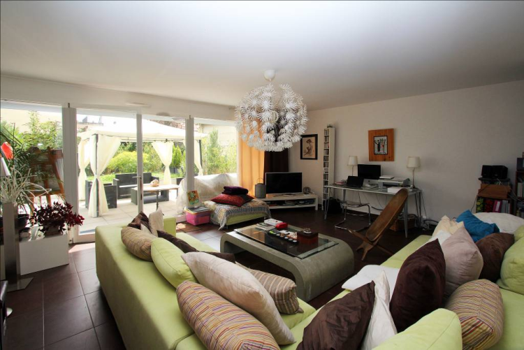 Für Investoren vermietete 6-Zimmer-Maisonette mit Terrassen und Garten