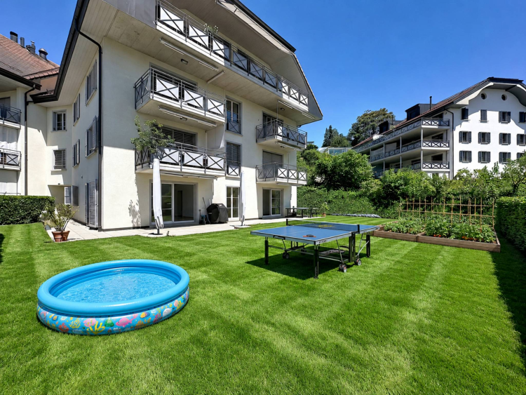 Großzügige 5,5-Zimmer-Wohnung mit Terrasse und großem Garten