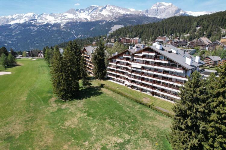 Penthouse-Wohnung mit 6,5 Zimmern und Blick auf den Golfplatz mit herrlicher Aussicht + Studio