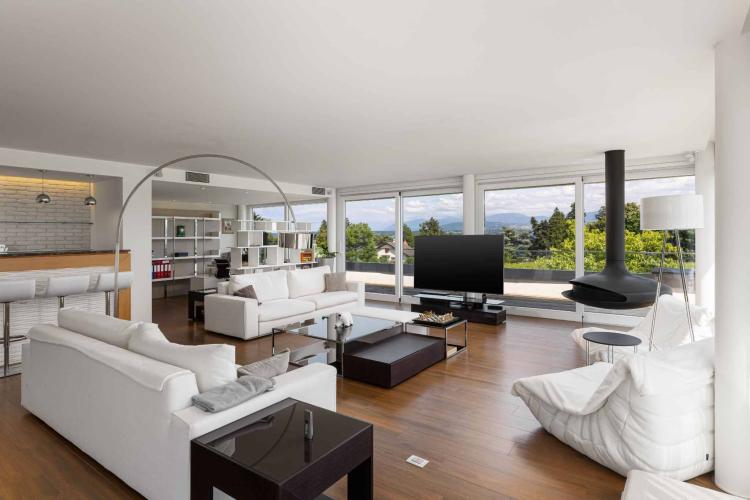 Magnificent private mansion with high-end services