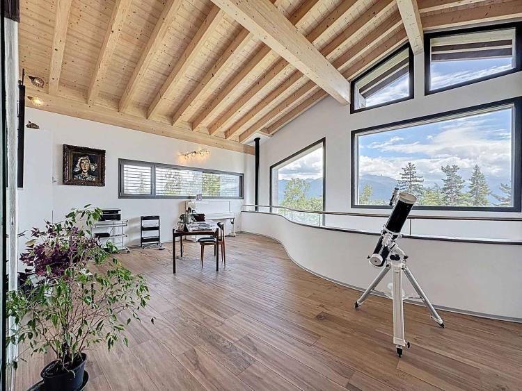 Außergewöhnliches dreistöckiges Chalet mit Innenpool/Wellnessbereich
