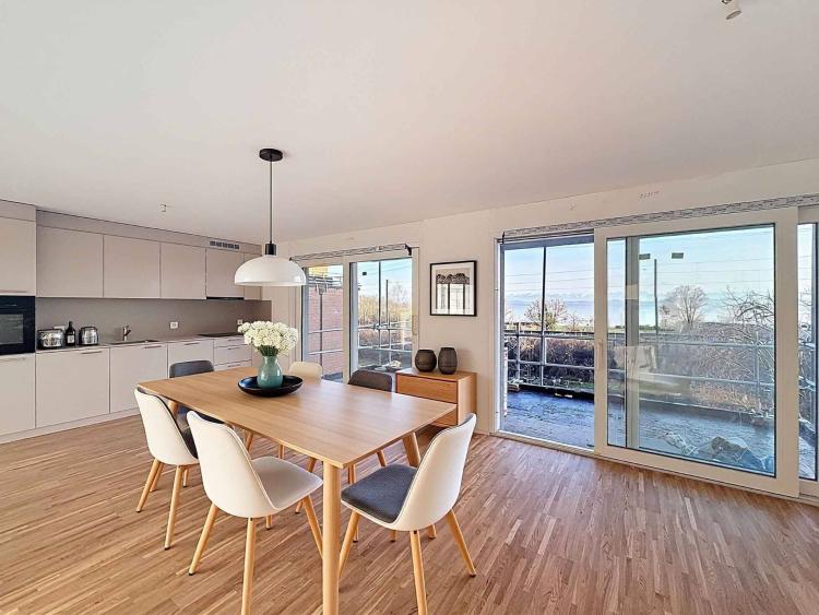 Atemberaubende neue 3,5-Zimmer-Wohnung mit Seeblick