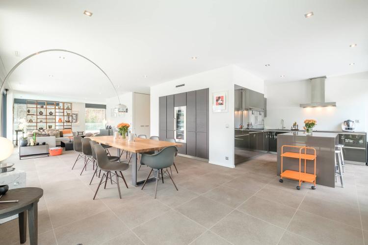 Hervorragende 6-Zimmer-Wohnung mit Terrasse in einer hochwertigen Residenz