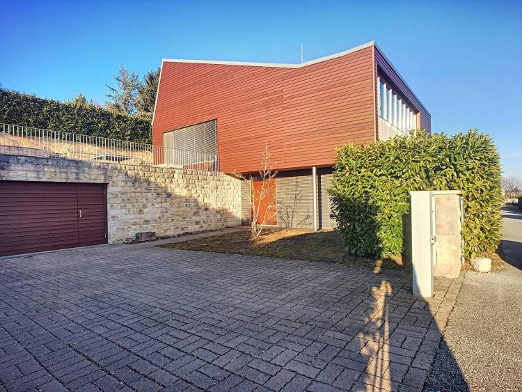 Vom Architekten entworfene Villa mit 7,5 Zimmern, See- und Bergblick