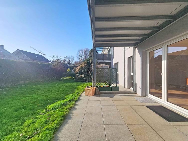 Elegant apartment with generous proportions and a private garden