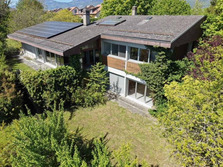 Charmante Villa mit Seeblick