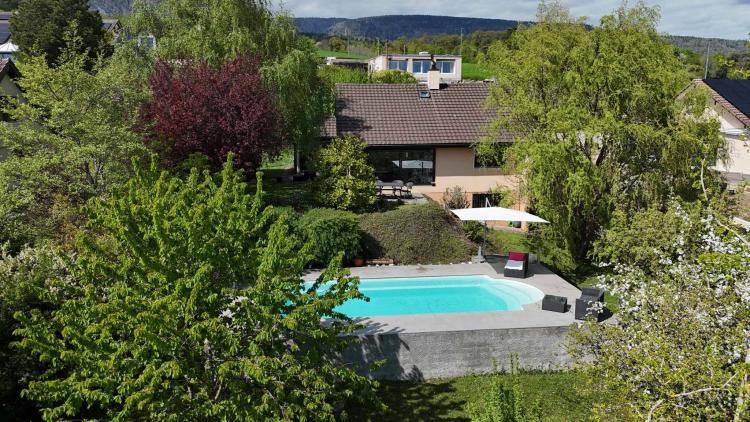 Charmantes Anwesen mit Swimmingpool und Garten