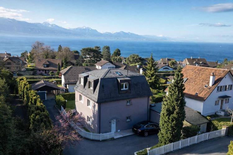 Freistehende Villa mit 6,5 Zimmern in ruhiger Lage