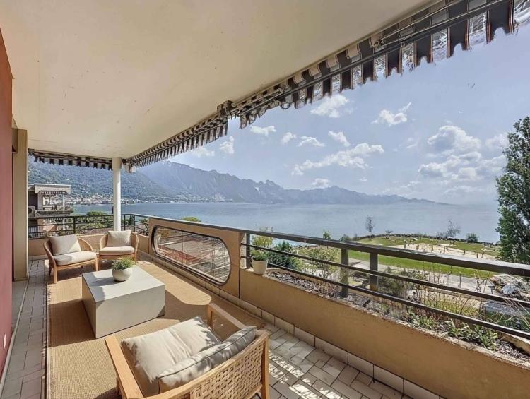 Penthouse mit 2,5 Zimmern, Terrasse und Panoramablick 