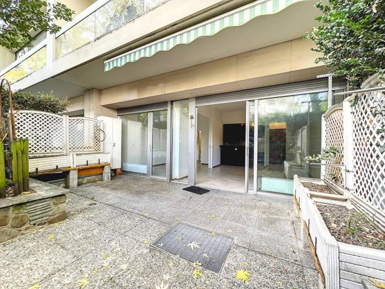 Ausschließlich! Erdgeschoss mit 3 Zimmern und Terrasse