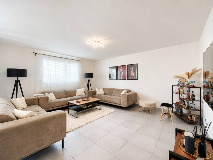 Geräumige 4,5-Zimmer-Wohnung mit Bergblick