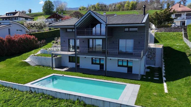 Außergewöhnliche Villa zwischen See und Alpen