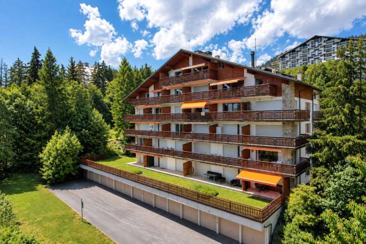Charmantes, frisch renoviertes 3,5-Zimmer-Apartment mit Bergblick