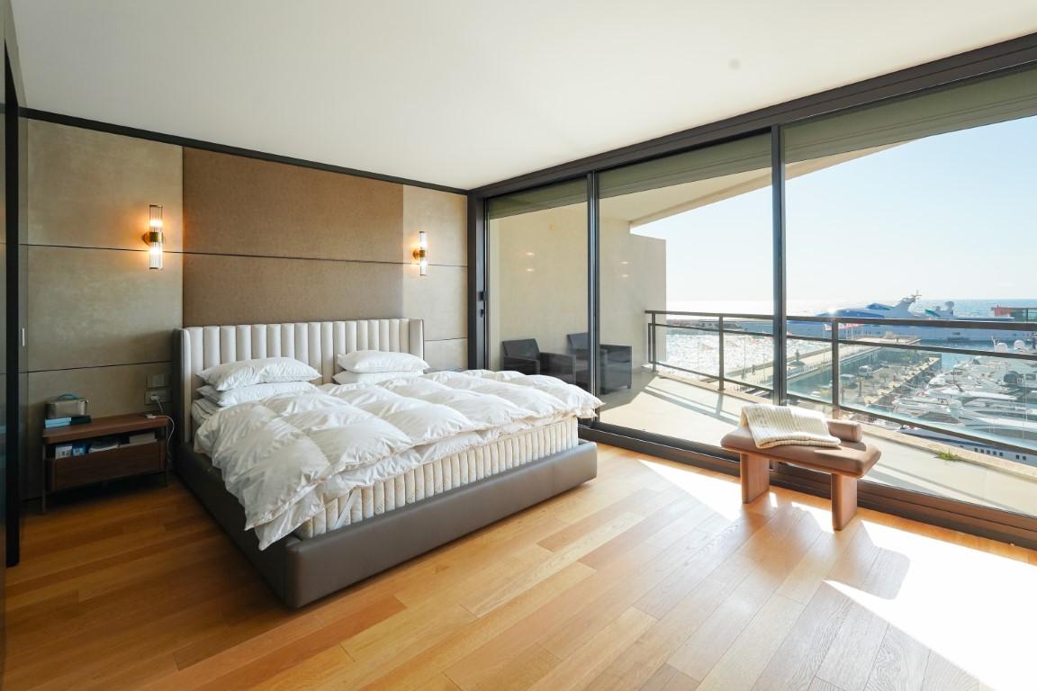 WkoB6_chambre_master_mc_star_barnes_valeri_agency_monaco_moyen_.jpg