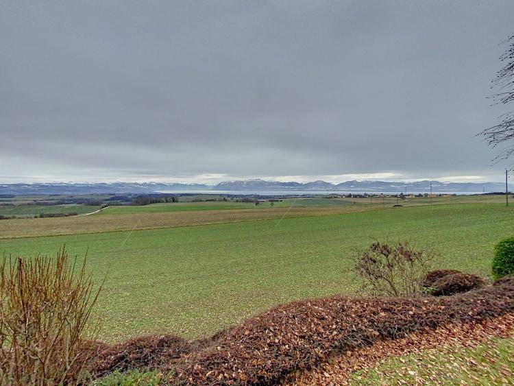 Charmantes einstöckiges Haus mit Seeblick