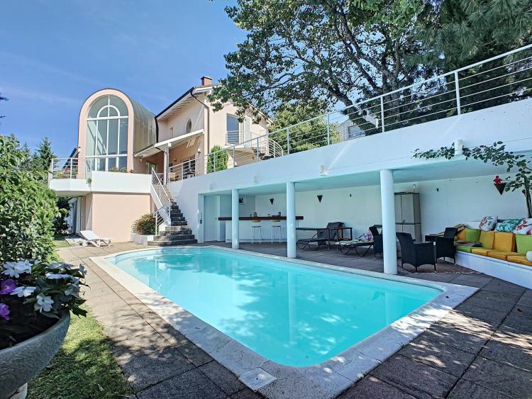 Einzelgrundstück von 330 m² mit Seeblick
