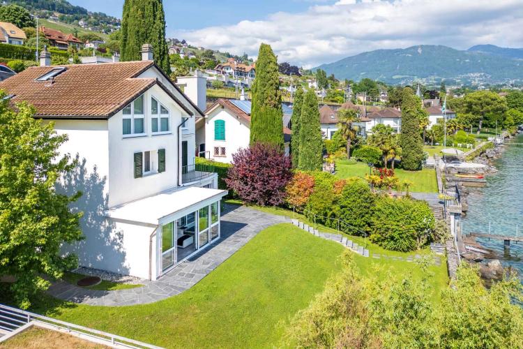 Seltene Gelegenheit! Wasserlage in Corseaux