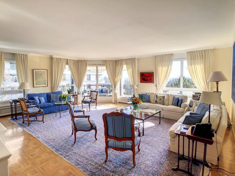 Wunderschöne 6-Zimmer-Giebelwohnung