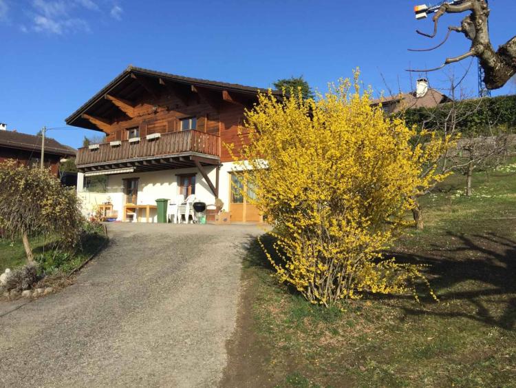 Freistehendes Haus mit Panoramablick auf den Genfersee und die Alpen