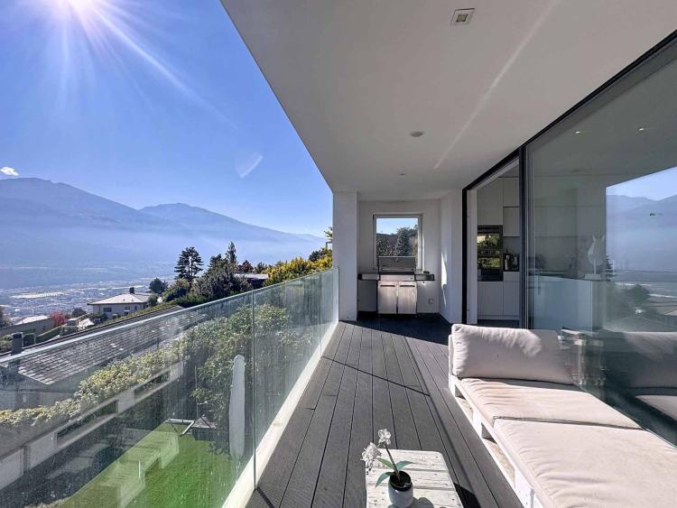 Superb modern villa with swimming pool & wellness area