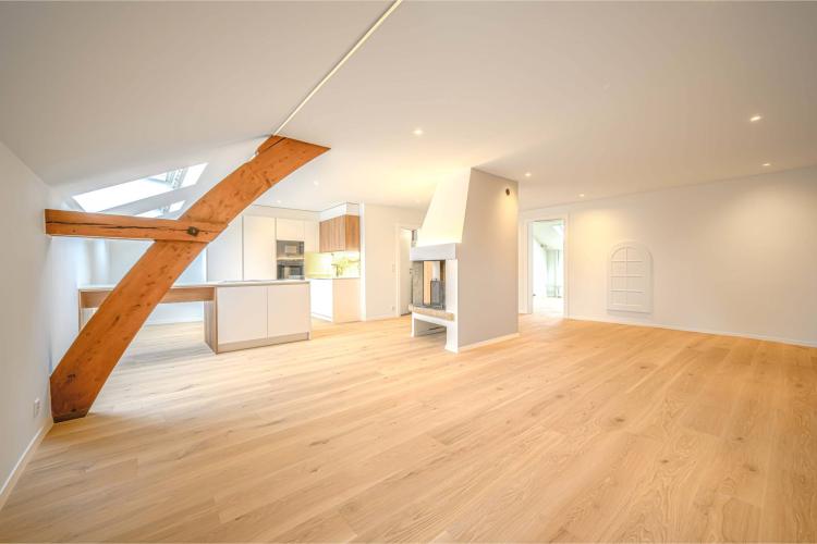 COMPLETELY RENOVATED APARTMENT CLOSE TO THE LAKE WITH 63 M² CELLAR