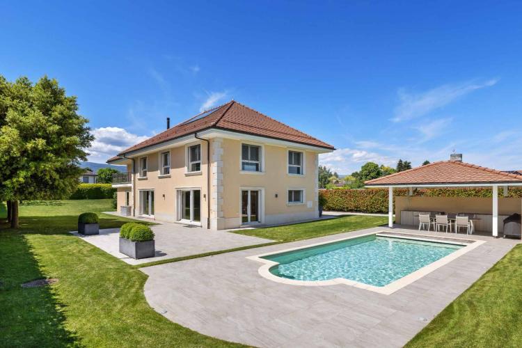 Prächtige freistehende Villa in der Nähe von Nyon