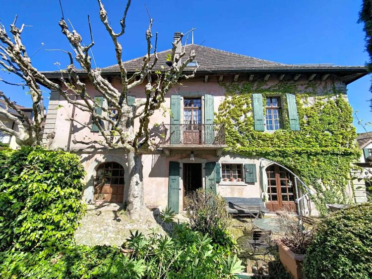 Ein außergewöhnliches Anwesen, ein Herrenhaus und ein Weingut 