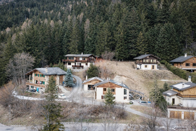 Charmantes Doppelhaus-Chalet – komplett renoviert