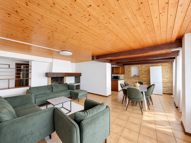 Geräumige 5,5-Zimmer-Maisonette-Wohnung im Herzen des Dorfes
