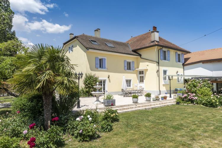 Hervorragendes Dorfhaus mit 3 Unterkünften mit Terrasse und Garten